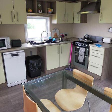 Slieve Croob Cosy Caravan Finnis Buitenkant foto