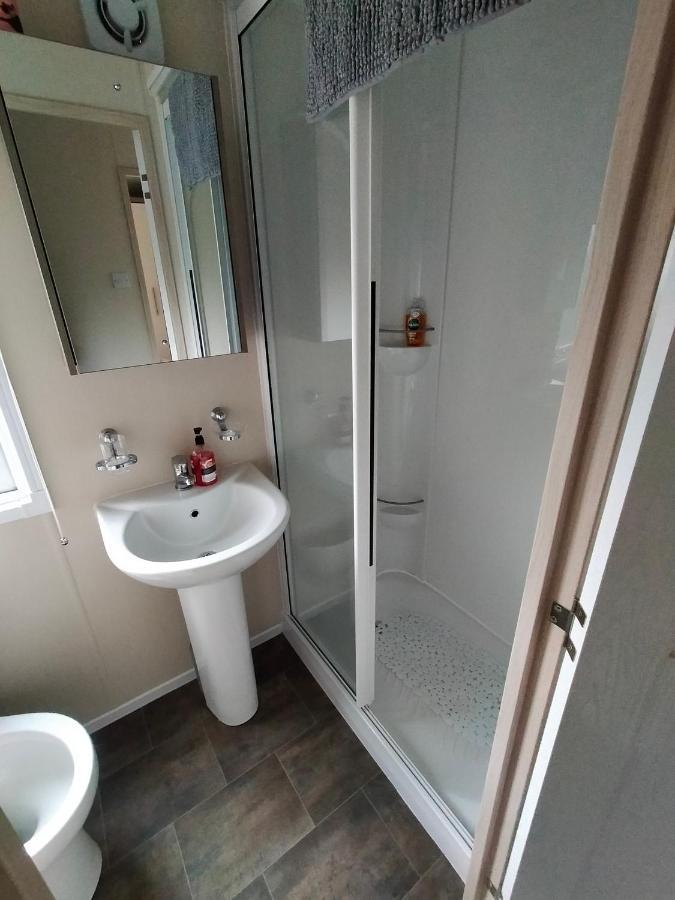 Slieve Croob Cosy Caravan Finnis Buitenkant foto